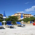 hotel-castello-golfo-aranci-servizio-spiaggia-lettino-1-scaled-1